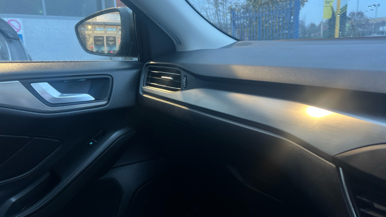 Ford Focus 1.0 EcoBoost Hybrid mHEV 125 Titanium Edition 5dr Petrol Hatchback